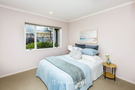 Photo of property in 10 Mcewen Crescent, Riverstone Terraces, Upper Hutt, 5018