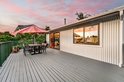 Photo of property in 10 Oliver Twist Avenue, Mellons Bay, Auckland, 2014