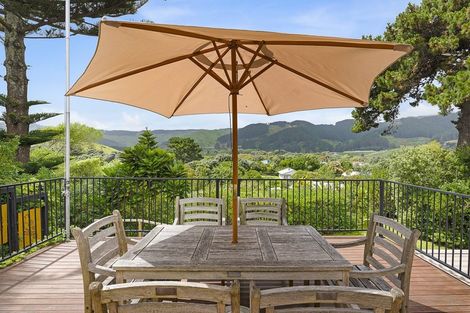 Photo of property in 11 Horomona Road, Paekakariki, 5034