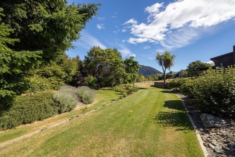 Photo of property in 10 Minaret Ridge, Wanaka, 9305