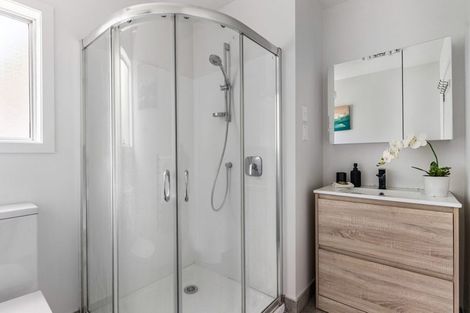 Photo of property in 16 Dunraven Place, Torbay, Auckland, 0630