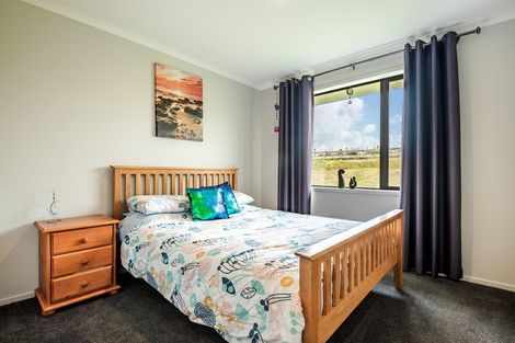 Photo of property in 137 Tuparekura Road, South Head, Helensville, 0874