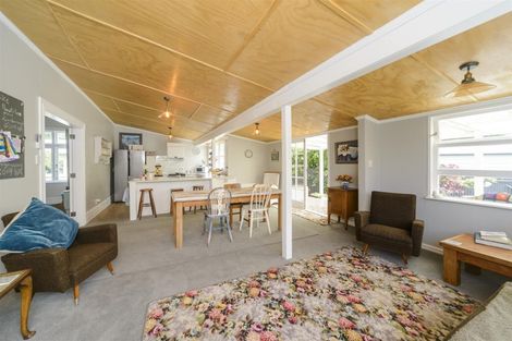 Photo of property in 89 Bridge Street, Bulls, 4818