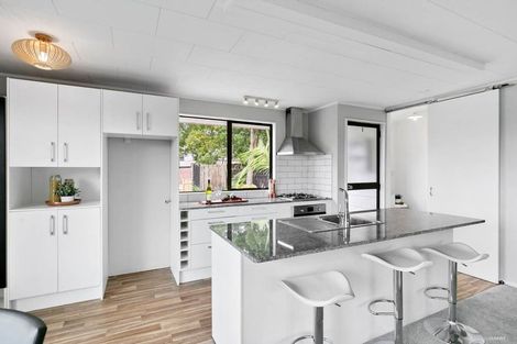 Photo of property in 9 Elizabeth Drive, West Harbour, Auckland, 0618