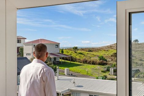 Photo of property in 1335d Papamoa Beach Road, Papamoa Beach, 3118