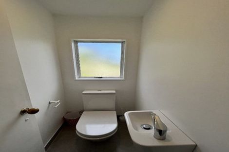 Photo of property in 1/22 Fernlea Rise, Bayview, Auckland, 0629