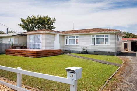 Photo of property in 39 Alexandra Street, Marton, 4710