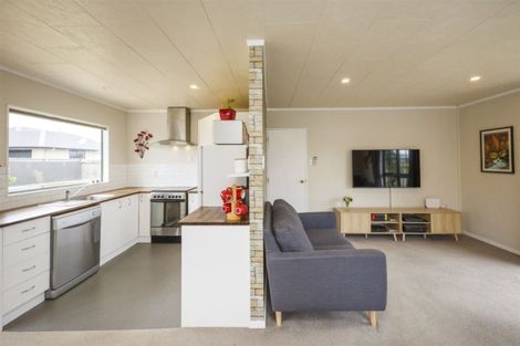 Photo of property in 94 Roberts Line, Kelvin Grove, Palmerston North, 4414