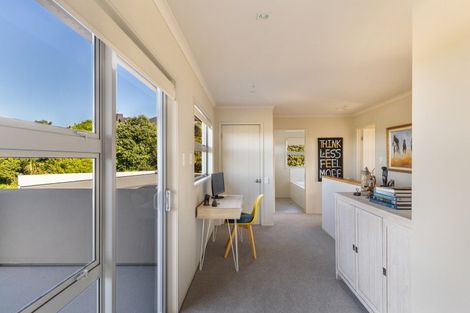 Photo of property in 33 Veale Road, Frankleigh Park, New Plymouth, 4371