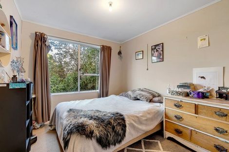 Photo of property in 15a Colchester Crescent, Newlands, Wellington, 6037