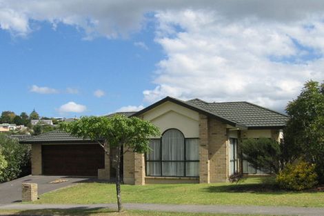 Photo of property in 2 Vermeer Place, West Harbour, Auckland, 0618