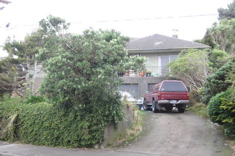 Photo of property in 5 Turville Crescent, Newlands, Wellington, 6037