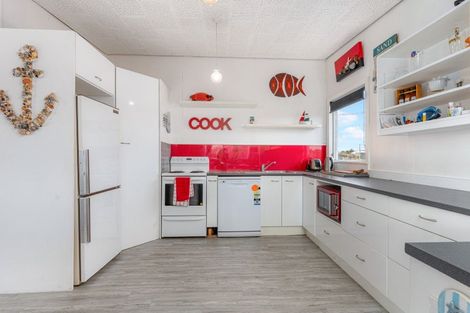 Photo of property in 2a Andresen Street, Foxton Beach, Foxton, 4815