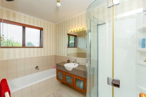 Photo of property in 27 Fairfax Terrace, Frankleigh Park, New Plymouth, 4310