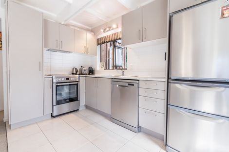 Photo of property in 138 Laingholm Drive, Laingholm, Auckland, 0604