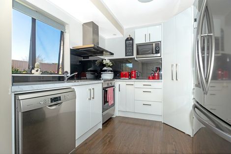 Photo of property in Orange Grove Flats, 2/549 Childers Road, Te Hapara, Gisborne, 4010