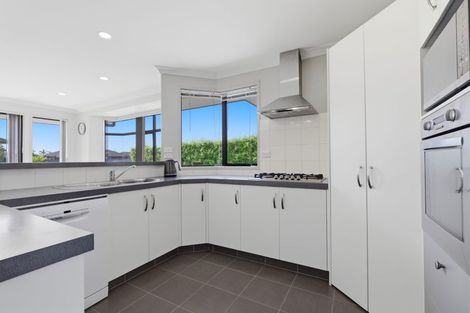 Photo of property in 30 Seabreeze Place, Papamoa Beach, Papamoa, 3118