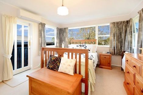 Photo of property in 8 Normanton Street, Glenfield, Auckland, 0629