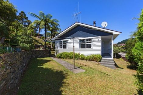 Photo of property in 16 Florio Terrace, Tawa, Wellington, 5028