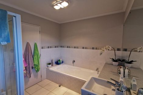 Photo of property in 21 Bellshill Close, Wattle Downs, Auckland, 2103