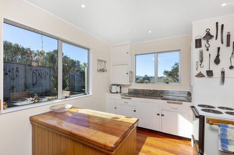 Photo of property in 4 Robertson Street, Raglan, 3225