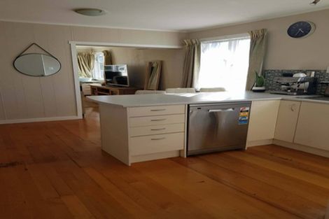 Photo of property in 15 Lyndfield Lane, Newlands, Wellington, 6037