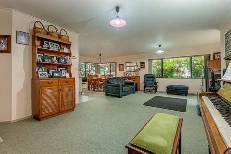 Photo of property in 15 Woburn Place, Takaro, Palmerston North, 4412