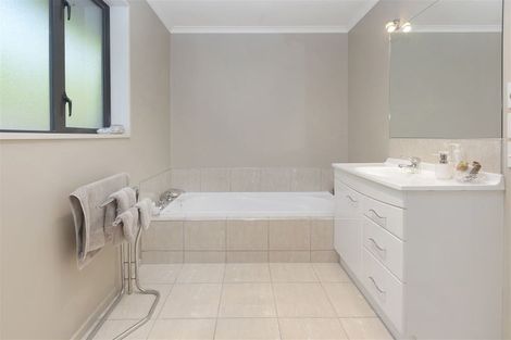 Photo of property in 4 Vaughan Way, Redwood, Christchurch, 8051