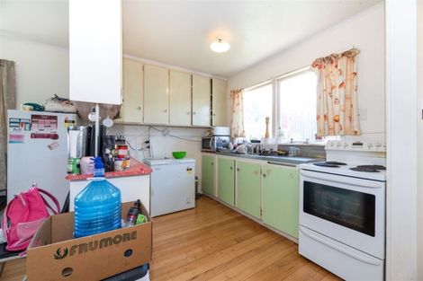 Photo of property in 17 Chilcott Road, Henderson, Auckland, 0612