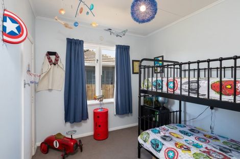 Photo of property in 2 Kapiti Crescent, Titahi Bay, Porirua, 5022