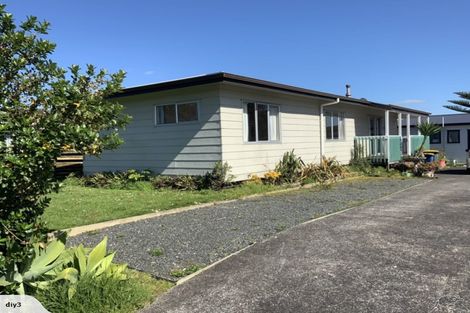 Photo of property in 5 Hinerau Street, Henderson, Auckland, 0612