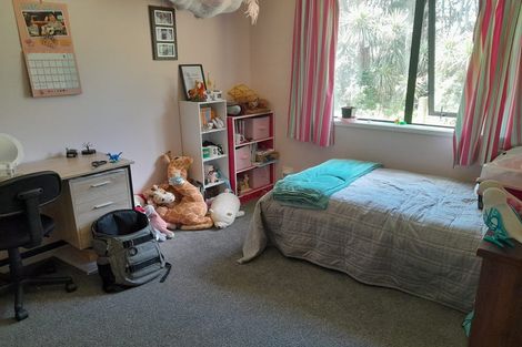 Photo of property in 296 Forest Hill Road, Waiatarua, Auckland, 0612