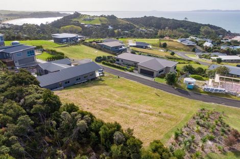 Photo of property in 14 Sunrise Place, Cable Bay, 0420