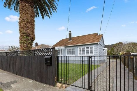 Photo of property in 114 Cambridge Terrace, Fairfield, Lower Hutt, 5011
