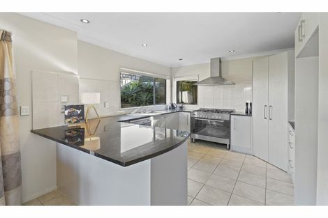 Photo of property in 32 Piper Place, Goodwood Heights, Auckland, 2105