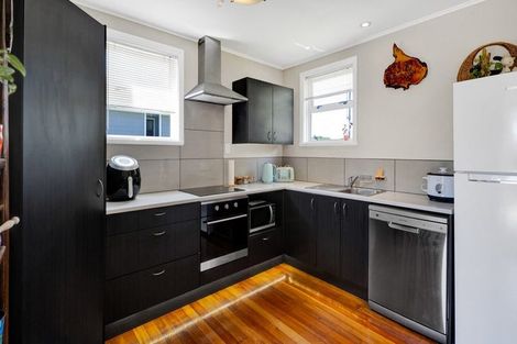 Photo of property in 33 Woodleigh Street, Frankleigh Park, New Plymouth, 4310