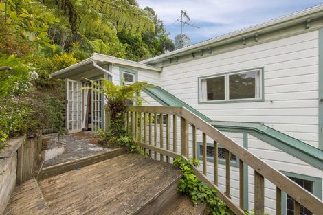 Photo of property in 140 Glenmore Street, Northland, Wellington, 6012