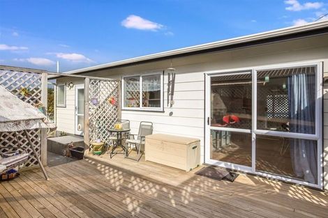 Photo of property in 43 Cleat Street, Whitby, Porirua, 5024