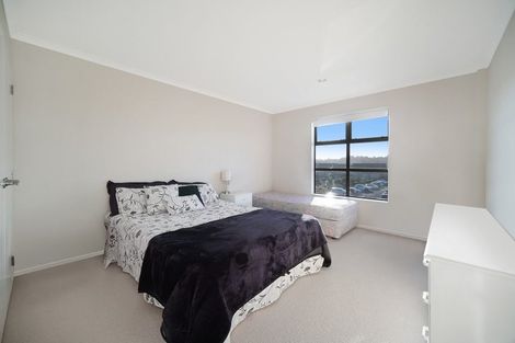 Photo of property in 18 Purchas Hill Drive, Stonefields, Auckland, 1072
