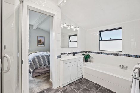 Photo of property in 5 Ranui Street, Dinsdale, Hamilton, 3204