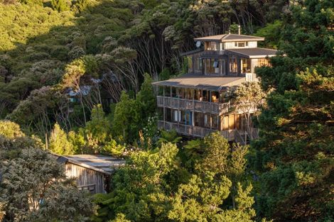 Photo of property in 37 Whaanga Road, Raglan, 3297