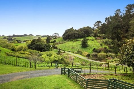 Photo of property in 187 Kimptons Road, Brookby, Manurewa, 2576