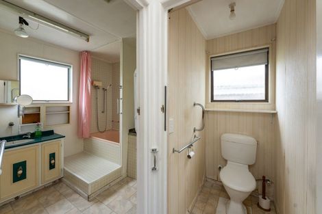 Photo of property in 13 Hewson Crescent, Otaki Beach, Otaki, 5512