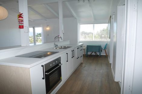 Photo of property in 25 Hemara Street, Waikanae Beach, Waikanae, 5036