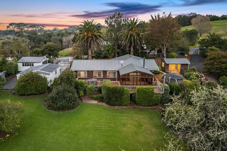 Photo of property in 25 Hawkes Access Road, Waitoki, Silverdale, 0994