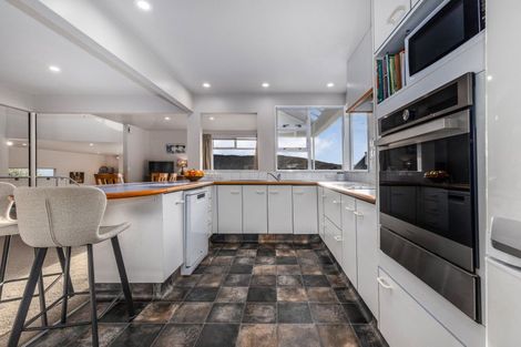 Photo of property in 32 Paremata Crescent, Paremata, Porirua, 5024