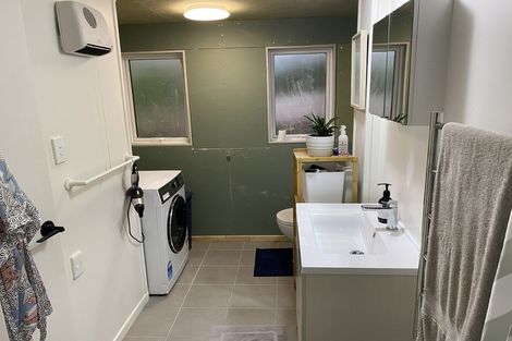 Photo of property in 22 James Evans Drive, Northcote, Auckland, 0627