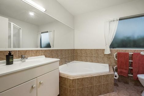 Photo of property in 1/20 Tui Glen Road, Birkenhead, Auckland, 0626