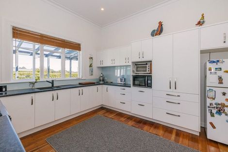 Photo of property in 40 Turitea Road, Fitzherbert, Palmerston North, 4472