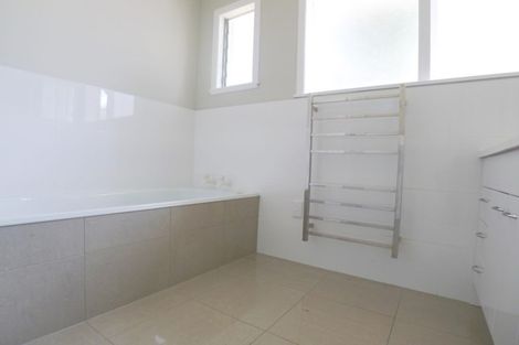 Photo of property in 1 Iorangi Place, Hillpark, Auckland, 2102